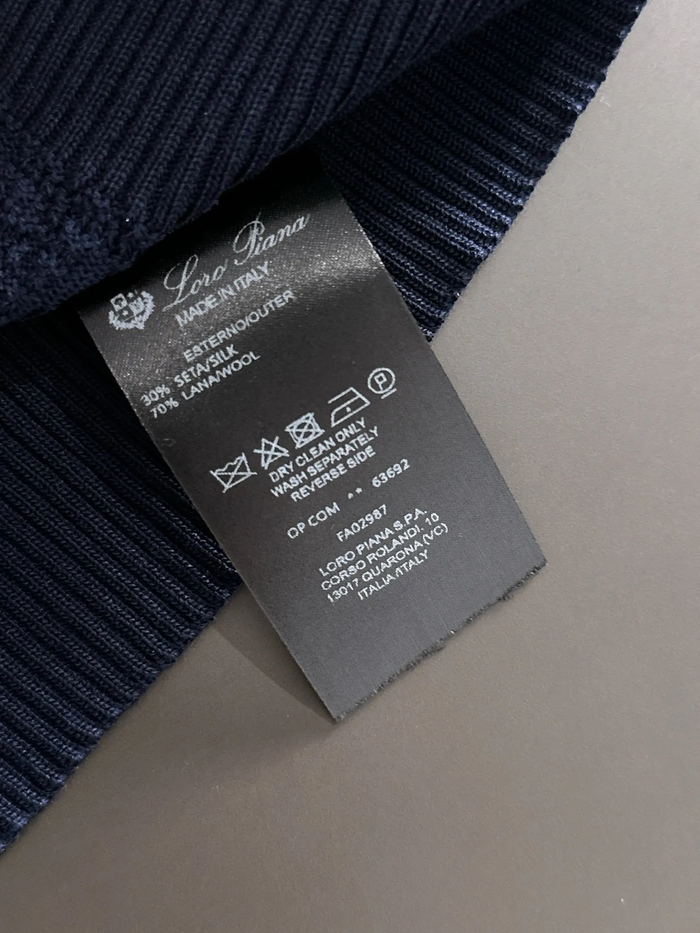 Next day shipment LP high quality Loro Piana 26ss New Arrival men's short-sleeved T-shirt Made of combed cotton linen fabric, no pressure when entering and exiting the counter Exclusive control of raw materials It feels substantial when weighed, and the upper body is more textured than ordinary T-shirts. This texture can handle the weather easily and is suitable for both hot and cold! Loose fit design, looks noble. The only correct version is available Size: M to XXXL